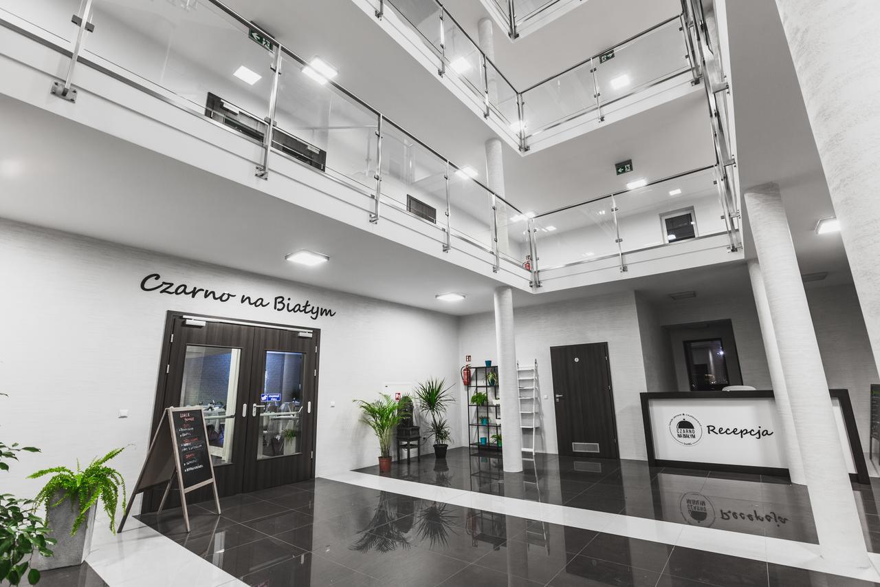 Czarno Na Bialym Cracóvia Exterior foto